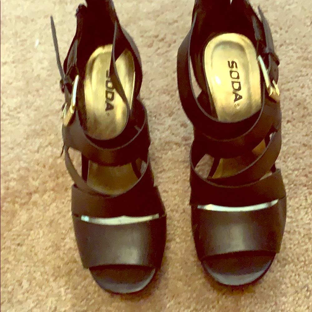 Black comfortable wedges